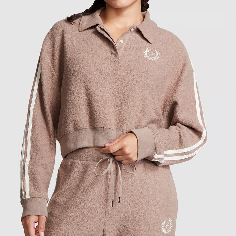 New PINK
REVERSE FLEECE CROPPED POLO‎ SWEATSHIRT